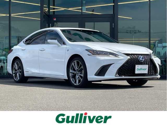 レクサス ＥＳ 300h Fスポーツ 東京都 2019(令1)年 6万km ホワイトノーヴァガラスフレーク サンルーフ/Lexus Safety System＋/・プリクラッシュセーフティ/・レーントレーシングアシスト/・オートマチックハイビーム/・レーダークルーズコントロール/・ブラインドスポットモニター/・パーキングサポートブレーキ/純正12.3型ナビ/CD/DVD/BT/AM/FM/バックカメラ/レザーシート/シートヒーター/ベンチレーション/三連眼LEDヘッドライト/デジタルインナーミラー/パワートランク/前方ドライブレコーダー/ビルトインETC2.0/純正19インチAW/（タイヤ：2024年製）/保証書・取説・スペアキー