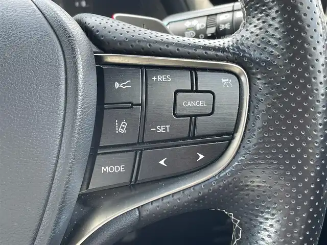 レクサス ＥＳ 300h Fスポーツ 東京都 2019(令1)年 6万km ホワイトノーヴァガラスフレーク サンルーフ/Lexus Safety System＋/・プリクラッシュセーフティ/・レーントレーシングアシスト/・オートマチックハイビーム/・レーダークルーズコントロール/・ブラインドスポットモニター/・パーキングサポートブレーキ/純正12.3型ナビ/CD/DVD/BT/AM/FM/バックカメラ/レザーシート/シートヒーター/ベンチレーション/三連眼LEDヘッドライト/デジタルインナーミラー/パワートランク/前方ドライブレコーダー/ビルトインETC2.0/純正19インチAW/（タイヤ：2024年製）/保証書・取説・スペアキー