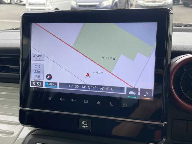 スズキ スペーシア HYBRID X 道東・釧路十勝 2022(令4)年 6.4万km ピュアホワイトP ・４WD/・純正9インチナビ/（フルセグTV Bluetooth CD DVD USB ）/・全周囲カメラ/・衝突軽減ブレーキサポート/・車線逸脱防止機能/・コーナーセンサー/・両側パワースライドドア/・後席サーキュレーター/・後席サンシェード/・運転席、助手席シートヒーター/・ステアリングスイッチ/・アイドリングストップ/・社外前方ドライブレコーダー/・オートライト/・ハイビームアシスト/・ヘッドライトレベライザー/・ドアバイザー/・フルオートエアコン/・電動格納ミラー/・スマートキー/・プッシュスタート/・社外14インチアルミホイール/・スチールホイール付夏タイヤ積込