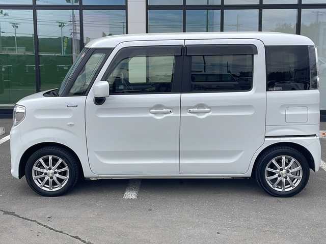 スズキ スペーシア HYBRID X 道東・釧路十勝 2022(令4)年 6.4万km ピュアホワイトP ・４WD/・純正9インチナビ/（フルセグTV Bluetooth CD DVD USB ）/・全周囲カメラ/・衝突軽減ブレーキサポート/・車線逸脱防止機能/・コーナーセンサー/・両側パワースライドドア/・後席サーキュレーター/・後席サンシェード/・運転席、助手席シートヒーター/・ステアリングスイッチ/・アイドリングストップ/・社外前方ドライブレコーダー/・オートライト/・ハイビームアシスト/・ヘッドライトレベライザー/・ドアバイザー/・フルオートエアコン/・電動格納ミラー/・スマートキー/・プッシュスタート/・社外14インチアルミホイール/・スチールホイール付夏タイヤ積込