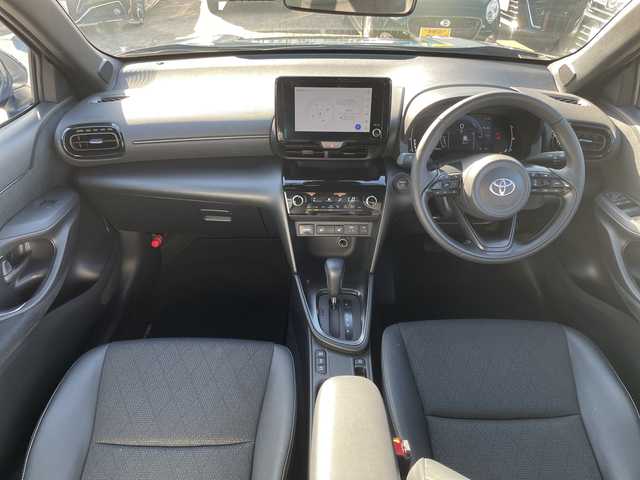 トヨタ ヤリスクロス ハイブリッド Z 沖縄県 2024(令6)年 0.9万km マッシブグレー 純正ディスプレイオーディオ/ステアリングスイッチ/Ｂｌｕｅｔｏｏｔｈ/バックカメラ/全周囲カメラ/アイドリングストップ/クルーズコントロール/プッシュスタート/ETC/スマートキー/パワーシート/シートヒーター/衝突被害軽減システム/ＢＳＭ/電子サイドブレーキ/オートホールド/ハンドルヒーター/ドライブレコーダー/禁煙車