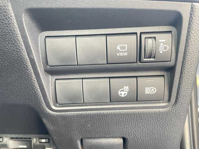 トヨタ ヤリスクロス ハイブリッド Z 沖縄県 2024(令6)年 0.9万km マッシブグレー 純正ディスプレイオーディオ/ステアリングスイッチ/Ｂｌｕｅｔｏｏｔｈ/バックカメラ/全周囲カメラ/アイドリングストップ/クルーズコントロール/プッシュスタート/ETC/スマートキー/パワーシート/シートヒーター/衝突被害軽減システム/ＢＳＭ/電子サイドブレーキ/オートホールド/ハンドルヒーター/ドライブレコーダー/禁煙車