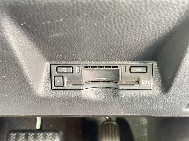 トヨタ ヤリスクロス ハイブリッド Z 沖縄県 2024(令6)年 0.9万km マッシブグレー 純正ディスプレイオーディオ/ステアリングスイッチ/Ｂｌｕｅｔｏｏｔｈ/バックカメラ/全周囲カメラ/アイドリングストップ/クルーズコントロール/プッシュスタート/ETC/スマートキー/パワーシート/シートヒーター/衝突被害軽減システム/ＢＳＭ/電子サイドブレーキ/オートホールド/ハンドルヒーター/ドライブレコーダー/禁煙車