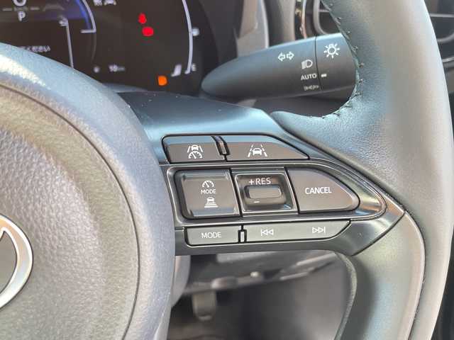 トヨタ ヤリスクロス ハイブリッド Z 沖縄県 2024(令6)年 0.9万km マッシブグレー 純正ディスプレイオーディオ/ステアリングスイッチ/Ｂｌｕｅｔｏｏｔｈ/バックカメラ/全周囲カメラ/アイドリングストップ/クルーズコントロール/プッシュスタート/ETC/スマートキー/パワーシート/シートヒーター/衝突被害軽減システム/ＢＳＭ/電子サイドブレーキ/オートホールド/ハンドルヒーター/ドライブレコーダー/禁煙車