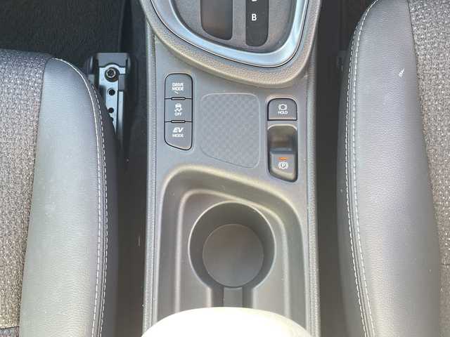 トヨタ ヤリスクロス ハイブリッド Z 沖縄県 2024(令6)年 0.9万km マッシブグレー 純正ディスプレイオーディオ/ステアリングスイッチ/Ｂｌｕｅｔｏｏｔｈ/バックカメラ/全周囲カメラ/アイドリングストップ/クルーズコントロール/プッシュスタート/ETC/スマートキー/パワーシート/シートヒーター/衝突被害軽減システム/ＢＳＭ/電子サイドブレーキ/オートホールド/ハンドルヒーター/ドライブレコーダー/禁煙車