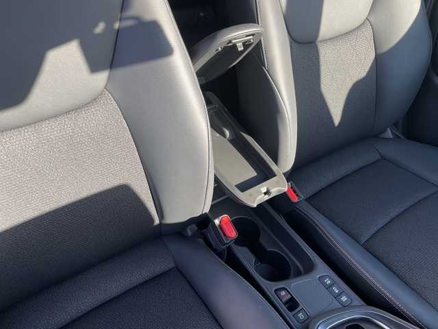 トヨタ ヤリスクロス ハイブリッド Z 沖縄県 2024(令6)年 0.9万km マッシブグレー 純正ディスプレイオーディオ/ステアリングスイッチ/Ｂｌｕｅｔｏｏｔｈ/バックカメラ/全周囲カメラ/アイドリングストップ/クルーズコントロール/プッシュスタート/ETC/スマートキー/パワーシート/シートヒーター/衝突被害軽減システム/ＢＳＭ/電子サイドブレーキ/オートホールド/ハンドルヒーター/ドライブレコーダー/禁煙車