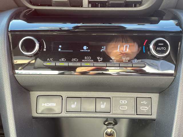 トヨタ ヤリスクロス ハイブリッド Z 沖縄県 2024(令6)年 0.9万km マッシブグレー 純正ディスプレイオーディオ/ステアリングスイッチ/Ｂｌｕｅｔｏｏｔｈ/バックカメラ/全周囲カメラ/アイドリングストップ/クルーズコントロール/プッシュスタート/ETC/スマートキー/パワーシート/シートヒーター/衝突被害軽減システム/ＢＳＭ/電子サイドブレーキ/オートホールド/ハンドルヒーター/ドライブレコーダー/禁煙車