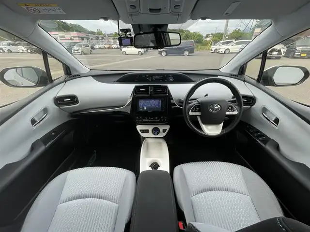 トヨタ プリウス Sセーフティプラス 愛媛県 2018(平30)年 8万km スティールブロンドM KENWOODナビ　/AM/FM/CD/DVD/BT/フルセグTV　/バックカメラ　/トヨタセーフティセンス/レーダークルーズコントロール/車線逸脱防止装置/衝突被害軽減装置/先進車発進お知らせ装置/横滑り防止装置/オートマチックハイビーム/ドライブレコーダー　/シンプルインテリジェントパーキングアシスト　/ETC/ISOFIX/純正ドアバイザー/現状サマー(純正AW)(195/65/R１５)/DUNLOP ENASAVE