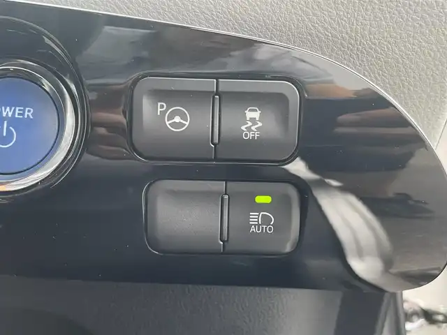 トヨタ プリウス Sセーフティプラス 愛媛県 2018(平30)年 8万km スティールブロンドM KENWOODナビ　/AM/FM/CD/DVD/BT/フルセグTV　/バックカメラ　/トヨタセーフティセンス/レーダークルーズコントロール/車線逸脱防止装置/衝突被害軽減装置/先進車発進お知らせ装置/横滑り防止装置/オートマチックハイビーム/ドライブレコーダー　/シンプルインテリジェントパーキングアシスト　/ETC/ISOFIX/純正ドアバイザー/現状サマー(純正AW)(195/65/R１５)/DUNLOP ENASAVE