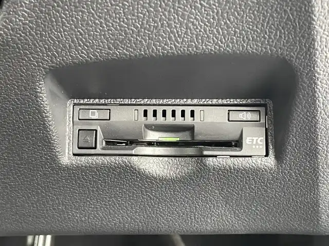 トヨタ プリウス Sセーフティプラス 愛媛県 2018(平30)年 8万km スティールブロンドM KENWOODナビ　/AM/FM/CD/DVD/BT/フルセグTV　/バックカメラ　/トヨタセーフティセンス/レーダークルーズコントロール/車線逸脱防止装置/衝突被害軽減装置/先進車発進お知らせ装置/横滑り防止装置/オートマチックハイビーム/ドライブレコーダー　/シンプルインテリジェントパーキングアシスト　/ETC/ISOFIX/純正ドアバイザー/現状サマー(純正AW)(195/65/R１５)/DUNLOP ENASAVE