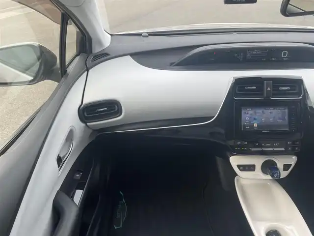 トヨタ プリウス Sセーフティプラス 愛媛県 2018(平30)年 8万km スティールブロンドM KENWOODナビ　/AM/FM/CD/DVD/BT/フルセグTV　/バックカメラ　/トヨタセーフティセンス/レーダークルーズコントロール/車線逸脱防止装置/衝突被害軽減装置/先進車発進お知らせ装置/横滑り防止装置/オートマチックハイビーム/ドライブレコーダー　/シンプルインテリジェントパーキングアシスト　/ETC/ISOFIX/純正ドアバイザー/現状サマー(純正AW)(195/65/R１５)/DUNLOP ENASAVE
