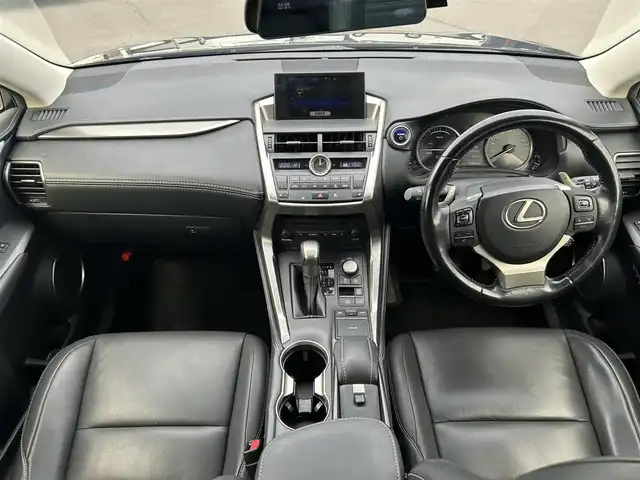 レクサス ＮＸ 300h Iパッケージ 岡山県 2015(平27)年 12.7万km スターライトブラックガラスフレーク 登録時走行距離126821km/純正ナビ/フルセグTV(AM.FM.CD.DVD.TV.BT)/バックカメラ/ビルトインETC/ブラインドスポットモニター/デジタルインナーミラー/シートヒーター/ステアリングヒーター/クリアランスソナー/衝突軽減ブレーキ/レーダークルーズコントロール/レーンキープアシスト/オートライト/アイドリングストップ/パワーバックドア/18インチ純正AW/純正フロアマット/プッシュスタート