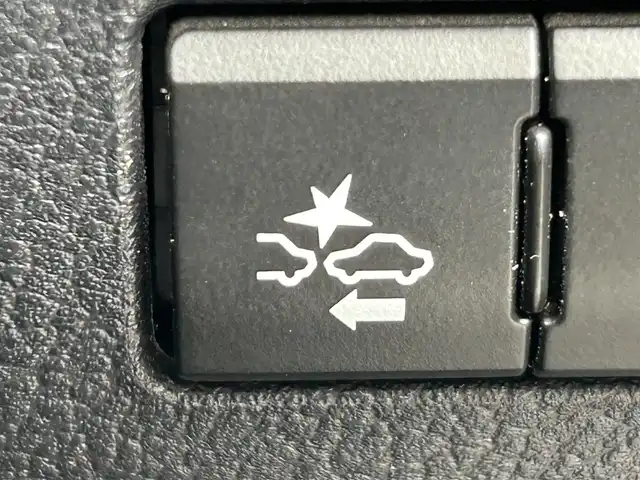 レクサス ＮＸ 300h Iパッケージ 岡山県 2015(平27)年 12.7万km スターライトブラックガラスフレーク 登録時走行距離126821km/純正ナビ/フルセグTV(AM.FM.CD.DVD.TV.BT)/バックカメラ/ビルトインETC/ブラインドスポットモニター/デジタルインナーミラー/シートヒーター/ステアリングヒーター/クリアランスソナー/衝突軽減ブレーキ/レーダークルーズコントロール/レーンキープアシスト/オートライト/アイドリングストップ/パワーバックドア/18インチ純正AW/純正フロアマット/プッシュスタート