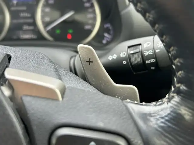 レクサス ＮＸ 300h Iパッケージ 岡山県 2015(平27)年 12.7万km スターライトブラックガラスフレーク 登録時走行距離126821km/純正ナビ/フルセグTV(AM.FM.CD.DVD.TV.BT)/バックカメラ/ビルトインETC/ブラインドスポットモニター/デジタルインナーミラー/シートヒーター/ステアリングヒーター/クリアランスソナー/衝突軽減ブレーキ/レーダークルーズコントロール/レーンキープアシスト/オートライト/アイドリングストップ/パワーバックドア/18インチ純正AW/純正フロアマット/プッシュスタート