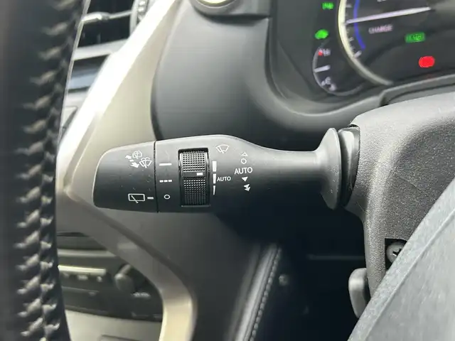 レクサス ＮＸ 300h Iパッケージ 岡山県 2015(平27)年 12.7万km スターライトブラックガラスフレーク 登録時走行距離126821km/純正ナビ/フルセグTV(AM.FM.CD.DVD.TV.BT)/バックカメラ/ビルトインETC/ブラインドスポットモニター/デジタルインナーミラー/シートヒーター/ステアリングヒーター/クリアランスソナー/衝突軽減ブレーキ/レーダークルーズコントロール/レーンキープアシスト/オートライト/アイドリングストップ/パワーバックドア/18インチ純正AW/純正フロアマット/プッシュスタート