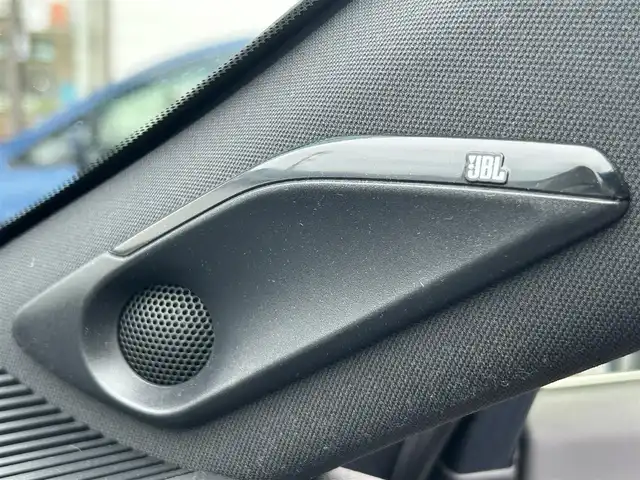トヨタ ハリアー ハイブリッド Z 愛知県 2023(令5)年 3万km スレートグレーメタリック ワンオーナー/メーカーオプション12.3型ナビ【Bluetooth FM AM フルセグ】/JBLサウンドシステム/デジタルインナーミラー/ヘッドアップディスプレイ/全方位カメラ/ビルトインETC2.0/ドライブレコーダー/アダプティブクルーズコントロール/衝突軽減ブレーキ/レーンキープアシスト/車両接近通報装置/ブラインドスポットモニター/リアクロストラフィックアラート/パーキングサポートブレーキ/ロードサインアシスト/ブレーキホールド/LEDヘッドライト/オートライト/オートマチックハイビーム/フォグランプ/パワーシート/ハーフレザーシート/電動リアゲート/スマートキー【スペア1本】/純正フロアマット/禁煙車