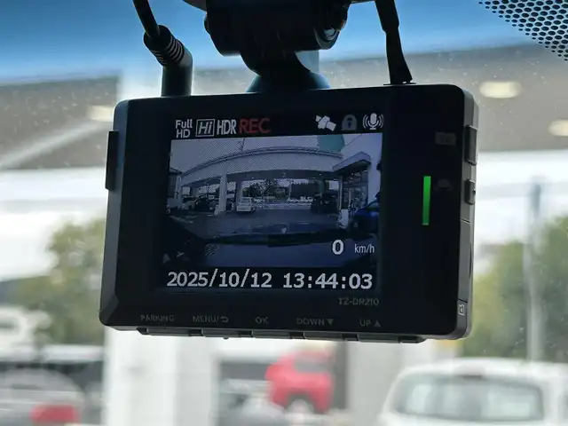 トヨタ ハリアー ハイブリッド Z 愛知県 2023(令5)年 3万km スレートグレーメタリック ワンオーナー/メーカーオプション12.3型ナビ【Bluetooth FM AM フルセグ】/JBLサウンドシステム/デジタルインナーミラー/ヘッドアップディスプレイ/全方位カメラ/ビルトインETC2.0/ドライブレコーダー/アダプティブクルーズコントロール/衝突軽減ブレーキ/レーンキープアシスト/車両接近通報装置/ブラインドスポットモニター/リアクロストラフィックアラート/パーキングサポートブレーキ/ロードサインアシスト/ブレーキホールド/LEDヘッドライト/オートライト/オートマチックハイビーム/フォグランプ/パワーシート/ハーフレザーシート/電動リアゲート/スマートキー【スペア1本】/純正フロアマット/禁煙車