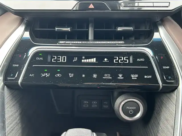 トヨタ ハリアー ハイブリッド Z 愛知県 2023(令5)年 3万km スレートグレーメタリック ワンオーナー/メーカーオプション12.3型ナビ【Bluetooth FM AM フルセグ】/JBLサウンドシステム/デジタルインナーミラー/ヘッドアップディスプレイ/全方位カメラ/ビルトインETC2.0/ドライブレコーダー/アダプティブクルーズコントロール/衝突軽減ブレーキ/レーンキープアシスト/車両接近通報装置/ブラインドスポットモニター/リアクロストラフィックアラート/パーキングサポートブレーキ/ロードサインアシスト/ブレーキホールド/LEDヘッドライト/オートライト/オートマチックハイビーム/フォグランプ/パワーシート/ハーフレザーシート/電動リアゲート/スマートキー【スペア1本】/純正フロアマット/禁煙車