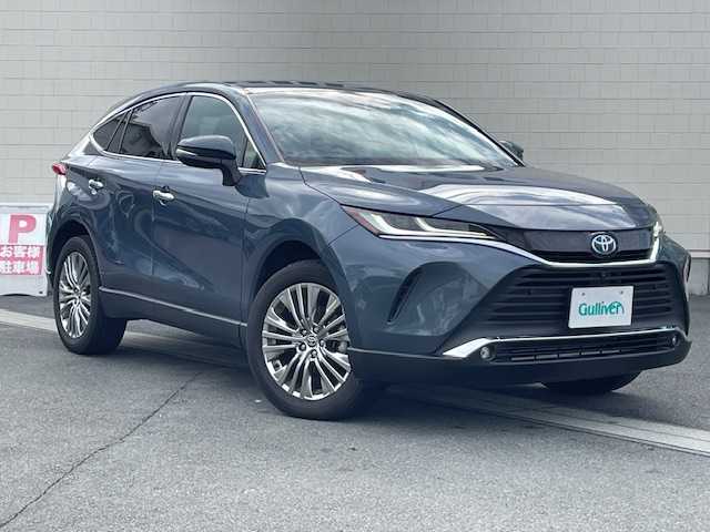 トヨタ ハリアー ハイブリッド Z 静岡県 2023(令5)年 3.1万km スレートグレーメタリック ●純正12.3型ナビ/（フルセグ/Bluetooth）/●JBLサウンドシステム/●デジタルインナーミラー/●全方位カメラ/●アダプティブクルーズコントロール/●プリクラッシュセーフティ/●レーンキープアシスト/●前後クリアランスソナー/●ブラインドスポットモニター/●電動パーキングブレーキ/●オートブレーキホールド/●ヘッドアップディスプレイ/●LEDヘッドライト＆フォグランプ/●オートライト/●革巻きステアリング/●ステアリングスイッチ/●ビルトインETC2.0/●前後ドライブレコーダー/●電動格納ウィンカーミラー/●電動リアゲート/●USB/●スマートキー/●プッシュスタート/●純正フロアマット/●純正19インチアルミホイール/●保証書/●取扱説明書