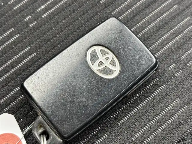 トヨタ アイシス プラタナ Vセレクション 福岡県 2011(平23)年 7.9万km ホワイトパールクリスタルシャイン プッシュスタートボタン/スマートキー/Bluetoothオーディオ/バックカメラ/フルセグTV/SDナビ（地図SDなし）/純正フロアマット/両側パワースライドドア/純正アルミホイール/オートライト