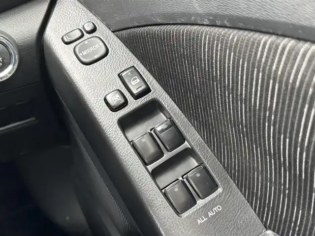 トヨタ アイシス プラタナ Vセレクション 福岡県 2011(平23)年 7.9万km ホワイトパールクリスタルシャイン プッシュスタートボタン/スマートキー/Bluetoothオーディオ/バックカメラ/フルセグTV/SDナビ（地図SDなし）/純正フロアマット/両側パワースライドドア/純正アルミホイール/オートライト