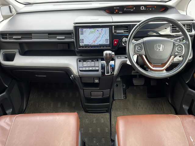 ホンダ ステップワゴン スパーダ ホンダセンシング 道東・釧路十勝 2017(平29)年 9.2万km ホワイトオーキッドパール ・4WD/・純正9インチSDナビ/(BT CD DVD フルセグ FM AM)/・バックカメラ/・純正11インチフリップダウンモニター/・クルーズコントロール/・両側パワースライドドア/・ヒーテッドドアミラー/・社外エンジンスターター/・電動格納ミラー/・パドルシフト/・ステアリングスイッチ/・革調シートカバー/・ホンダセンシング/・衝突軽減装置/・車線逸脱警報装置/・フロントワイパーデアイサー/・MTモード付AT/・オートライト/・LEDヘッドライト/・フォグライト/・スマートキー/・プッシュスタート/・純正１６インチアルミホイール