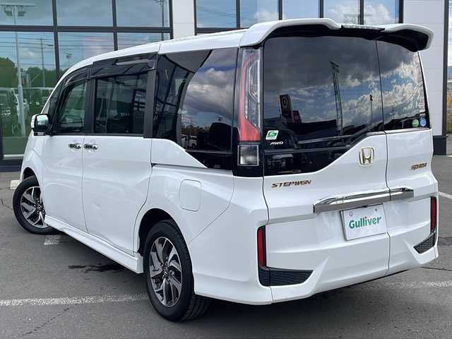 ホンダ ステップワゴン スパーダ ホンダセンシング 道東・釧路十勝 2017(平29)年 9.2万km ホワイトオーキッドパール ・4WD/・純正9インチSDナビ/(BT CD DVD フルセグ FM AM)/・バックカメラ/・純正11インチフリップダウンモニター/・クルーズコントロール/・両側パワースライドドア/・ヒーテッドドアミラー/・社外エンジンスターター/・電動格納ミラー/・パドルシフト/・ステアリングスイッチ/・革調シートカバー/・ホンダセンシング/・衝突軽減装置/・車線逸脱警報装置/・フロントワイパーデアイサー/・MTモード付AT/・オートライト/・LEDヘッドライト/・フォグライト/・スマートキー/・プッシュスタート/・純正１６インチアルミホイール