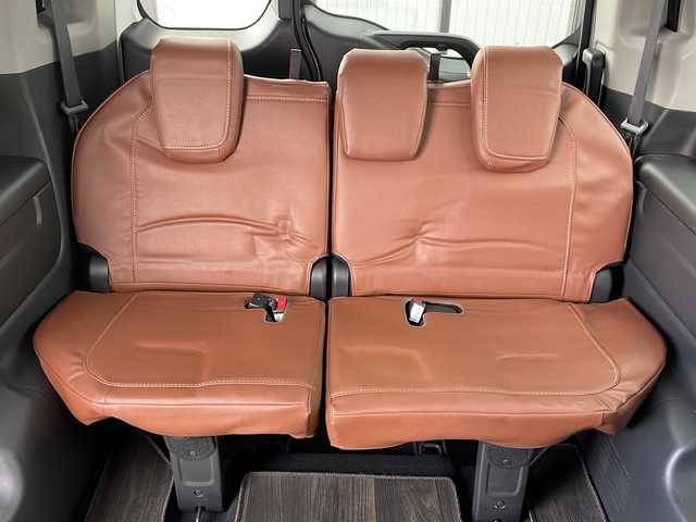 ホンダ ステップワゴン スパーダ ホンダセンシング 道東・釧路十勝 2017(平29)年 9.2万km ホワイトオーキッドパール ・4WD/・純正9インチSDナビ/(BT CD DVD フルセグ FM AM)/・バックカメラ/・純正11インチフリップダウンモニター/・クルーズコントロール/・両側パワースライドドア/・ヒーテッドドアミラー/・社外エンジンスターター/・電動格納ミラー/・パドルシフト/・ステアリングスイッチ/・革調シートカバー/・ホンダセンシング/・衝突軽減装置/・車線逸脱警報装置/・フロントワイパーデアイサー/・MTモード付AT/・オートライト/・LEDヘッドライト/・フォグライト/・スマートキー/・プッシュスタート/・純正１６インチアルミホイール