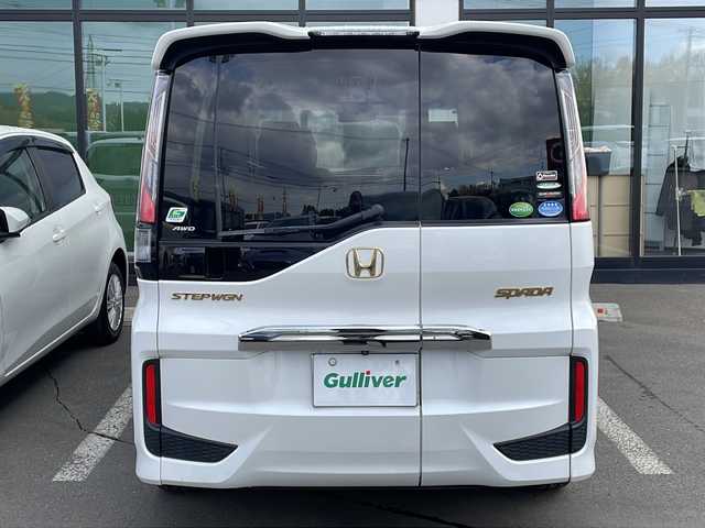 ホンダ ステップワゴン スパーダ ホンダセンシング 道東・釧路十勝 2017(平29)年 9.2万km ホワイトオーキッドパール ・4WD/・純正9インチSDナビ/(BT CD DVD フルセグ FM AM)/・バックカメラ/・純正11インチフリップダウンモニター/・クルーズコントロール/・両側パワースライドドア/・ヒーテッドドアミラー/・社外エンジンスターター/・電動格納ミラー/・パドルシフト/・ステアリングスイッチ/・革調シートカバー/・ホンダセンシング/・衝突軽減装置/・車線逸脱警報装置/・フロントワイパーデアイサー/・MTモード付AT/・オートライト/・LEDヘッドライト/・フォグライト/・スマートキー/・プッシュスタート/・純正１６インチアルミホイール