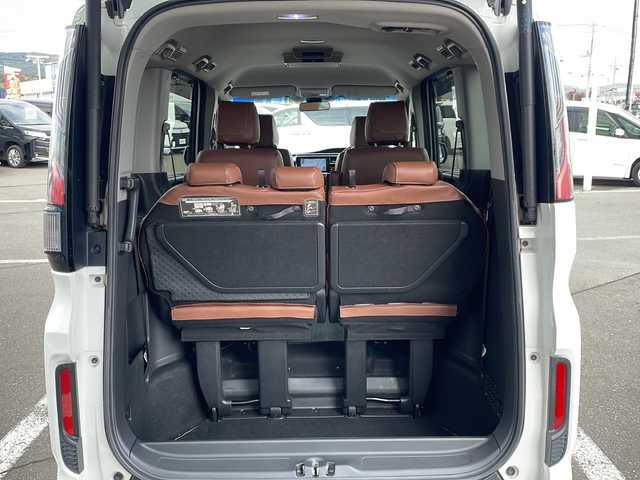 ホンダ ステップワゴン スパーダ ホンダセンシング 道東・釧路十勝 2017(平29)年 9.2万km ホワイトオーキッドパール ・4WD/・純正9インチSDナビ/(BT CD DVD フルセグ FM AM)/・バックカメラ/・純正11インチフリップダウンモニター/・クルーズコントロール/・両側パワースライドドア/・ヒーテッドドアミラー/・社外エンジンスターター/・電動格納ミラー/・パドルシフト/・ステアリングスイッチ/・革調シートカバー/・ホンダセンシング/・衝突軽減装置/・車線逸脱警報装置/・フロントワイパーデアイサー/・MTモード付AT/・オートライト/・LEDヘッドライト/・フォグライト/・スマートキー/・プッシュスタート/・純正１６インチアルミホイール