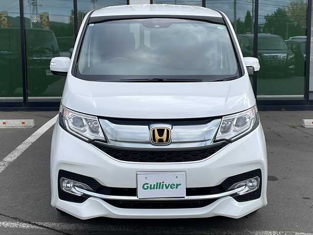 ホンダ ステップワゴン スパーダ ホンダセンシング 道東・釧路十勝 2017(平29)年 9.2万km ホワイトオーキッドパール ・4WD/・純正9インチSDナビ/(BT CD DVD フルセグ FM AM)/・バックカメラ/・純正11インチフリップダウンモニター/・クルーズコントロール/・両側パワースライドドア/・ヒーテッドドアミラー/・社外エンジンスターター/・電動格納ミラー/・パドルシフト/・ステアリングスイッチ/・革調シートカバー/・ホンダセンシング/・衝突軽減装置/・車線逸脱警報装置/・フロントワイパーデアイサー/・MTモード付AT/・オートライト/・LEDヘッドライト/・フォグライト/・スマートキー/・プッシュスタート/・純正１６インチアルミホイール