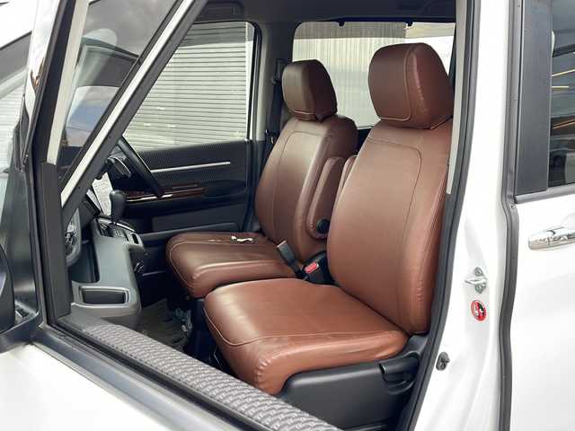 ホンダ ステップワゴン スパーダ ホンダセンシング 道東・釧路十勝 2017(平29)年 9.2万km ホワイトオーキッドパール ・4WD/・純正9インチSDナビ/(BT CD DVD フルセグ FM AM)/・バックカメラ/・純正11インチフリップダウンモニター/・クルーズコントロール/・両側パワースライドドア/・ヒーテッドドアミラー/・社外エンジンスターター/・電動格納ミラー/・パドルシフト/・ステアリングスイッチ/・革調シートカバー/・ホンダセンシング/・衝突軽減装置/・車線逸脱警報装置/・フロントワイパーデアイサー/・MTモード付AT/・オートライト/・LEDヘッドライト/・フォグライト/・スマートキー/・プッシュスタート/・純正１６インチアルミホイール