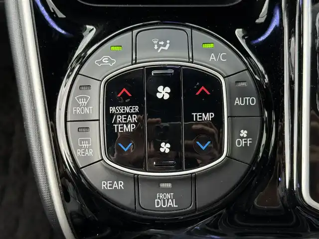 トヨタ ヴォクシー ZS 煌Ⅱ 奈良県 2019(平31)年 4.3万km ブラック 7人乗り/モデリスタ(フロントスポイラー)/TOYOTAセーフティセンス/・プリクラッシュセーフティ/(歩行者[昼]検知機能付衝突回避支援タイプ//レーザーレーダー＋単眼カメラ方式)/・レーンディパーチャアラート/・オートマチックハイビーム/先行車発進お知らせ機能/パーキングサポートブレーキ(前後方静止物)/純正１０型ナビ　型式：NSZN-Z68T/【フルセグTV、DVD再生可、BT対応】/ステアリングスイッチ/フロント、バックカメラ/純正フリップダウンリヤモニター/純正ドライブレコーダー/ビルトインETC2.0/クルーズコントロール/両側パワースライドドア/アイドリングストップ/横滑り防止装置/電動格納ミラー/純正フロアマット/オートライト/LEDヘッドライト/LEDフォグ/純正17インチアルミホイール