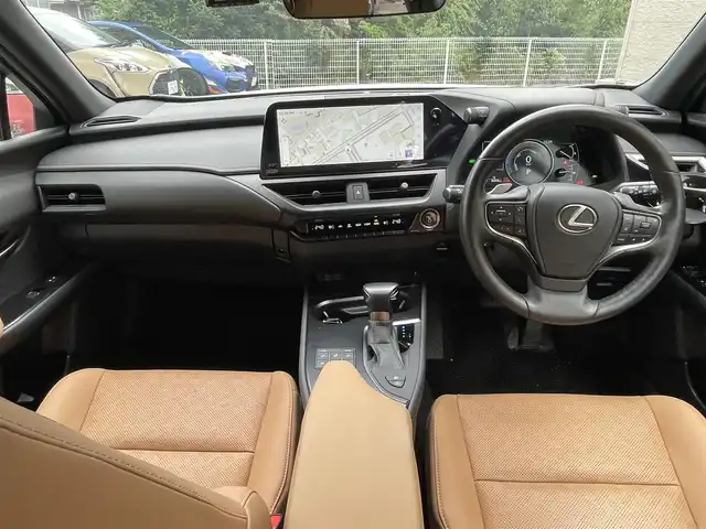 レクサス ＵＸ 250h バージョンL 静岡県 2023(令5)年 2.3万km ソニッククォーツ ワンオーナー/サンルーフ/純正ナビ/フルセグTV/BT/USB/マークレビンソン/全方位カメラ/茶革シート/前席シートヒーター/エアシート/前席パワーシート/運転席シートメモリー/ステアリングヒーター/パワーバックドア/ビルトインETC2.0/TVキャンセラー/前後ドライブレコーダー/プリクラッシュセーフティ/レーンキープアシスト/レーダークルーズコントロール/クリアランスソナー/ブラインドスポットモニター/ヘッドアップディスプレイ/バックフォグ/スマートキー×2/カードキー/保証書/取扱説明書/ナビ取扱説明書/R6/R7点検記録簿有