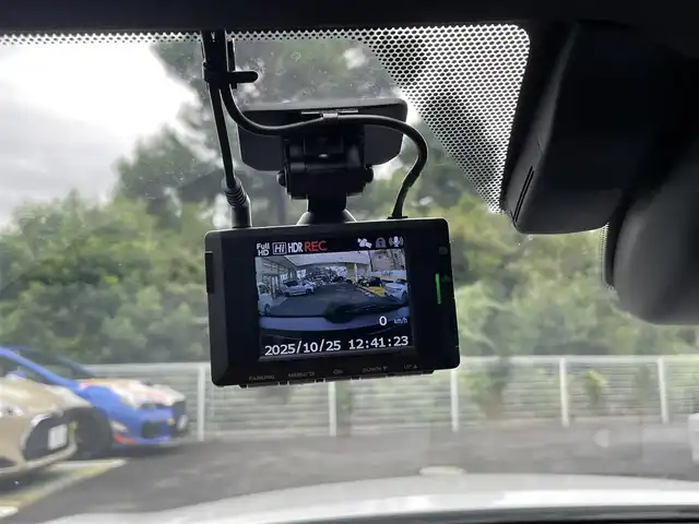 レクサス ＵＸ 250h バージョンL 静岡県 2023(令5)年 2.3万km ソニッククォーツ ワンオーナー/サンルーフ/純正ナビ/フルセグTV/BT/USB/マークレビンソン/全方位カメラ/茶革シート/前席シートヒーター/エアシート/前席パワーシート/運転席シートメモリー/ステアリングヒーター/パワーバックドア/ビルトインETC2.0/TVキャンセラー/前後ドライブレコーダー/プリクラッシュセーフティ/レーンキープアシスト/レーダークルーズコントロール/クリアランスソナー/ブラインドスポットモニター/ヘッドアップディスプレイ/バックフォグ/スマートキー×2/カードキー/保証書/取扱説明書/ナビ取扱説明書/R6/R7点検記録簿有