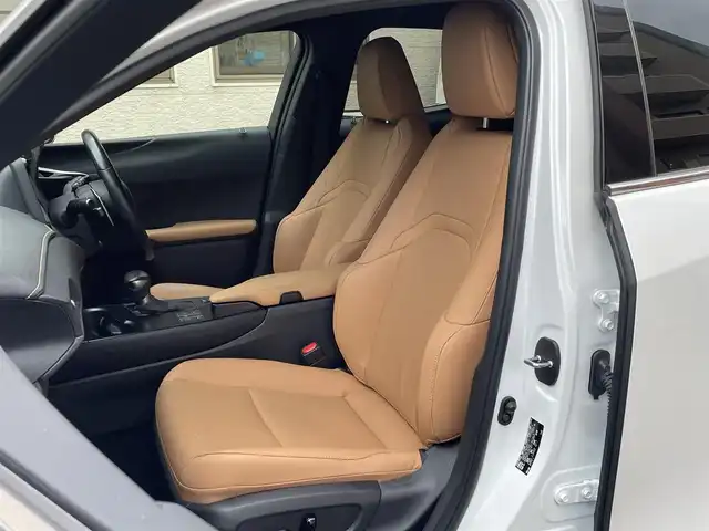 レクサス ＵＸ 250h バージョンL 静岡県 2023(令5)年 2.3万km ソニッククォーツ ワンオーナー/サンルーフ/純正ナビ/フルセグTV/BT/USB/マークレビンソン/全方位カメラ/茶革シート/前席シートヒーター/エアシート/前席パワーシート/運転席シートメモリー/ステアリングヒーター/パワーバックドア/ビルトインETC2.0/TVキャンセラー/前後ドライブレコーダー/プリクラッシュセーフティ/レーンキープアシスト/レーダークルーズコントロール/クリアランスソナー/ブラインドスポットモニター/ヘッドアップディスプレイ/バックフォグ/スマートキー×2/カードキー/保証書/取扱説明書/ナビ取扱説明書/R6/R7点検記録簿有