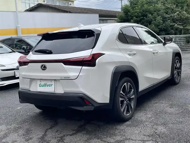 レクサス ＵＸ 250h バージョンL 静岡県 2023(令5)年 2.3万km ソニッククォーツ ワンオーナー/サンルーフ/純正ナビ/フルセグTV/BT/USB/マークレビンソン/全方位カメラ/茶革シート/前席シートヒーター/エアシート/前席パワーシート/運転席シートメモリー/ステアリングヒーター/パワーバックドア/ビルトインETC2.0/TVキャンセラー/前後ドライブレコーダー/プリクラッシュセーフティ/レーンキープアシスト/レーダークルーズコントロール/クリアランスソナー/ブラインドスポットモニター/ヘッドアップディスプレイ/バックフォグ/スマートキー×2/カードキー/保証書/取扱説明書/ナビ取扱説明書/R6/R7点検記録簿有