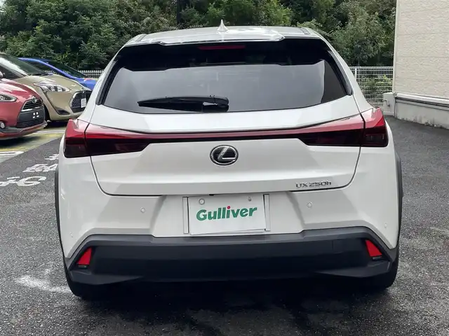 レクサス ＵＸ 250h バージョンL 静岡県 2023(令5)年 2.3万km ソニッククォーツ ワンオーナー/サンルーフ/純正ナビ/フルセグTV/BT/USB/マークレビンソン/全方位カメラ/茶革シート/前席シートヒーター/エアシート/前席パワーシート/運転席シートメモリー/ステアリングヒーター/パワーバックドア/ビルトインETC2.0/TVキャンセラー/前後ドライブレコーダー/プリクラッシュセーフティ/レーンキープアシスト/レーダークルーズコントロール/クリアランスソナー/ブラインドスポットモニター/ヘッドアップディスプレイ/バックフォグ/スマートキー×2/カードキー/保証書/取扱説明書/ナビ取扱説明書/R6/R7点検記録簿有