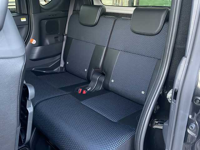 ダイハツ タント カスタム RS 道東・釧路十勝 2023(令5)年 1.9万km ブラックマイカメタリック ・４WD/・社外SDメモリナビ/（フルセグ・ＣＤ・ＤＶＤ・ＳＤ・ＢＴ・ＨＤＭＩ・ＵＳＢ）/・バックカメラ/・前席シートヒーター/・運転席ロングスライド/・両側パワースライドドア/・スマートキー/・プッシュスタート/・電動格納ミラー/・衝突被害軽減ブレーキ/・白線逸脱防止機能/・横滑り防止装置/・リアガラスサンシェード/・純正フロアマット/・ＥＴＣ2.0/・社外ＡＷ組込冬タイヤ積載