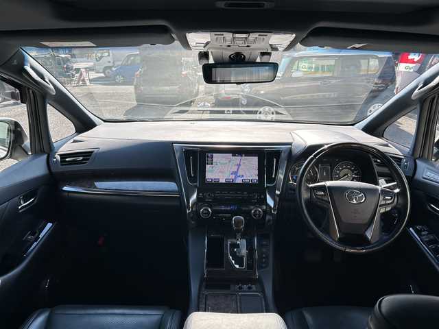 トヨタ ヴェルファイア ハイブリット エグゼクティブ ラウンジ 東京都 2018(平30)年 5.7万km ホワイトパールクリスタルシャイン モデリスタフルエアロ/ツインムーンルーフ/純正SDナビ/　Bluetooth/フルセグTV/DVD/CD/Blu-ray/HDMI/純正フリップダウンモニター/JBLプレミアムサウンドシステム/両側パワースライドドア/ビルトインETC2.0/レーダークルーズコントロール/パノラミックビューモニター/デジタルインナーミラー/プリクラッシュセーフティ/レーントレーシングアシスト/ロードサインアシスト/アダプティブハイビームシステム/レザーシート/パワーシート/シートヒーター/シートクーラー/インテリジェントクリアランスソナー/ブラインドスポットモニター/デジタルインナーミラー/パワーバックドア/3眼LEDヘットライト/LEDフォグランプ/LEDコーナリングランプ/シーケンシャルターンランプ/純正17インチアルミホイール/ステアリングヒーター/ステアリングスイッチ/置くだけ充電/AC100V電源/スペアキー×3/後席サンシェード/プッシュスタート/スマートキー/電動オート格納ミラー/ウインカーミラー/フロアマット/ドアバイザー/保証書/取扱説明書