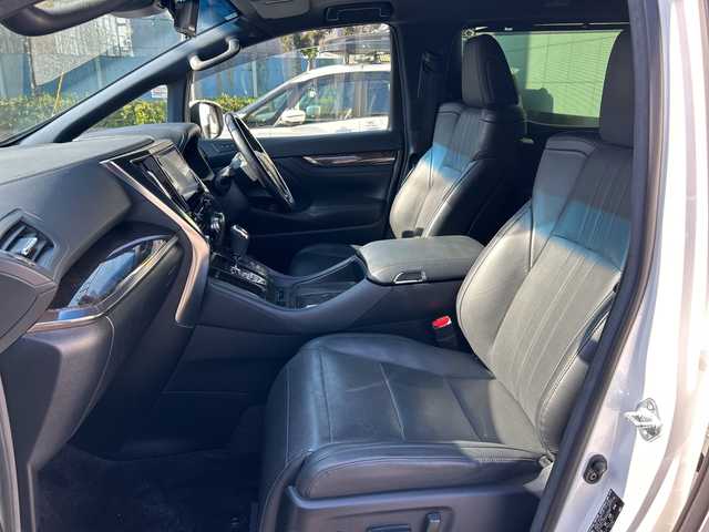 トヨタ ヴェルファイア ハイブリット エグゼクティブ ラウンジ 東京都 2018(平30)年 5.7万km ホワイトパールクリスタルシャイン モデリスタフルエアロ/ツインムーンルーフ/純正SDナビ/　Bluetooth/フルセグTV/DVD/CD/Blu-ray/HDMI/純正フリップダウンモニター/JBLプレミアムサウンドシステム/両側パワースライドドア/ビルトインETC2.0/レーダークルーズコントロール/パノラミックビューモニター/デジタルインナーミラー/プリクラッシュセーフティ/レーントレーシングアシスト/ロードサインアシスト/アダプティブハイビームシステム/レザーシート/パワーシート/シートヒーター/シートクーラー/インテリジェントクリアランスソナー/ブラインドスポットモニター/デジタルインナーミラー/パワーバックドア/3眼LEDヘットライト/LEDフォグランプ/LEDコーナリングランプ/シーケンシャルターンランプ/純正17インチアルミホイール/ステアリングヒーター/ステアリングスイッチ/置くだけ充電/AC100V電源/スペアキー×3/後席サンシェード/プッシュスタート/スマートキー/電動オート格納ミラー/ウインカーミラー/フロアマット/ドアバイザー/保証書/取扱説明書