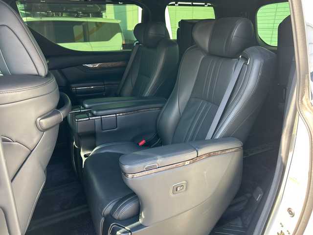 トヨタ ヴェルファイア ハイブリット エグゼクティブ ラウンジ 東京都 2018(平30)年 5.7万km ホワイトパールクリスタルシャイン モデリスタフルエアロ/ツインムーンルーフ/純正SDナビ/　Bluetooth/フルセグTV/DVD/CD/Blu-ray/HDMI/純正フリップダウンモニター/JBLプレミアムサウンドシステム/両側パワースライドドア/ビルトインETC2.0/レーダークルーズコントロール/パノラミックビューモニター/デジタルインナーミラー/プリクラッシュセーフティ/レーントレーシングアシスト/ロードサインアシスト/アダプティブハイビームシステム/レザーシート/パワーシート/シートヒーター/シートクーラー/インテリジェントクリアランスソナー/ブラインドスポットモニター/デジタルインナーミラー/パワーバックドア/3眼LEDヘットライト/LEDフォグランプ/LEDコーナリングランプ/シーケンシャルターンランプ/純正17インチアルミホイール/ステアリングヒーター/ステアリングスイッチ/置くだけ充電/AC100V電源/スペアキー×3/後席サンシェード/プッシュスタート/スマートキー/電動オート格納ミラー/ウインカーミラー/フロアマット/ドアバイザー/保証書/取扱説明書