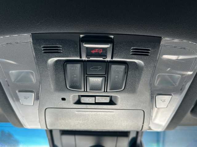 トヨタ ヴェルファイア ハイブリット エグゼクティブ ラウンジ 東京都 2018(平30)年 5.7万km ホワイトパールクリスタルシャイン モデリスタフルエアロ/ツインムーンルーフ/純正SDナビ/　Bluetooth/フルセグTV/DVD/CD/Blu-ray/HDMI/純正フリップダウンモニター/JBLプレミアムサウンドシステム/両側パワースライドドア/ビルトインETC2.0/レーダークルーズコントロール/パノラミックビューモニター/デジタルインナーミラー/プリクラッシュセーフティ/レーントレーシングアシスト/ロードサインアシスト/アダプティブハイビームシステム/レザーシート/パワーシート/シートヒーター/シートクーラー/インテリジェントクリアランスソナー/ブラインドスポットモニター/デジタルインナーミラー/パワーバックドア/3眼LEDヘットライト/LEDフォグランプ/LEDコーナリングランプ/シーケンシャルターンランプ/純正17インチアルミホイール/ステアリングヒーター/ステアリングスイッチ/置くだけ充電/AC100V電源/スペアキー×3/後席サンシェード/プッシュスタート/スマートキー/電動オート格納ミラー/ウインカーミラー/フロアマット/ドアバイザー/保証書/取扱説明書