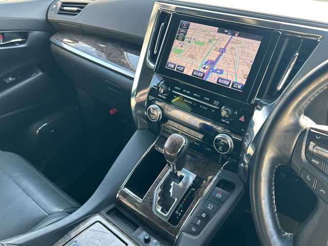 トヨタ ヴェルファイア ハイブリット エグゼクティブ ラウンジ 東京都 2018(平30)年 5.7万km ホワイトパールクリスタルシャイン モデリスタフルエアロ/ツインムーンルーフ/純正SDナビ/　Bluetooth/フルセグTV/DVD/CD/Blu-ray/HDMI/純正フリップダウンモニター/JBLプレミアムサウンドシステム/両側パワースライドドア/ビルトインETC2.0/レーダークルーズコントロール/パノラミックビューモニター/デジタルインナーミラー/プリクラッシュセーフティ/レーントレーシングアシスト/ロードサインアシスト/アダプティブハイビームシステム/レザーシート/パワーシート/シートヒーター/シートクーラー/インテリジェントクリアランスソナー/ブラインドスポットモニター/デジタルインナーミラー/パワーバックドア/3眼LEDヘットライト/LEDフォグランプ/LEDコーナリングランプ/シーケンシャルターンランプ/純正17インチアルミホイール/ステアリングヒーター/ステアリングスイッチ/置くだけ充電/AC100V電源/スペアキー×3/後席サンシェード/プッシュスタート/スマートキー/電動オート格納ミラー/ウインカーミラー/フロアマット/ドアバイザー/保証書/取扱説明書