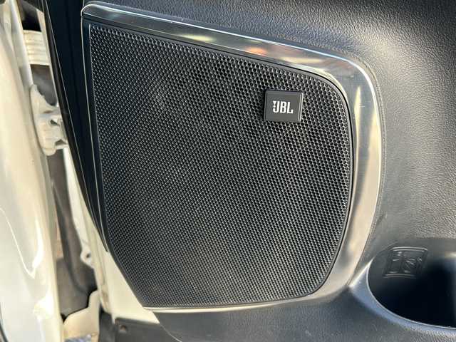 トヨタ ヴェルファイア ハイブリット エグゼクティブ ラウンジ 東京都 2018(平30)年 5.7万km ホワイトパールクリスタルシャイン モデリスタフルエアロ/ツインムーンルーフ/純正SDナビ/　Bluetooth/フルセグTV/DVD/CD/Blu-ray/HDMI/純正フリップダウンモニター/JBLプレミアムサウンドシステム/両側パワースライドドア/ビルトインETC2.0/レーダークルーズコントロール/パノラミックビューモニター/デジタルインナーミラー/プリクラッシュセーフティ/レーントレーシングアシスト/ロードサインアシスト/アダプティブハイビームシステム/レザーシート/パワーシート/シートヒーター/シートクーラー/インテリジェントクリアランスソナー/ブラインドスポットモニター/デジタルインナーミラー/パワーバックドア/3眼LEDヘットライト/LEDフォグランプ/LEDコーナリングランプ/シーケンシャルターンランプ/純正17インチアルミホイール/ステアリングヒーター/ステアリングスイッチ/置くだけ充電/AC100V電源/スペアキー×3/後席サンシェード/プッシュスタート/スマートキー/電動オート格納ミラー/ウインカーミラー/フロアマット/ドアバイザー/保証書/取扱説明書