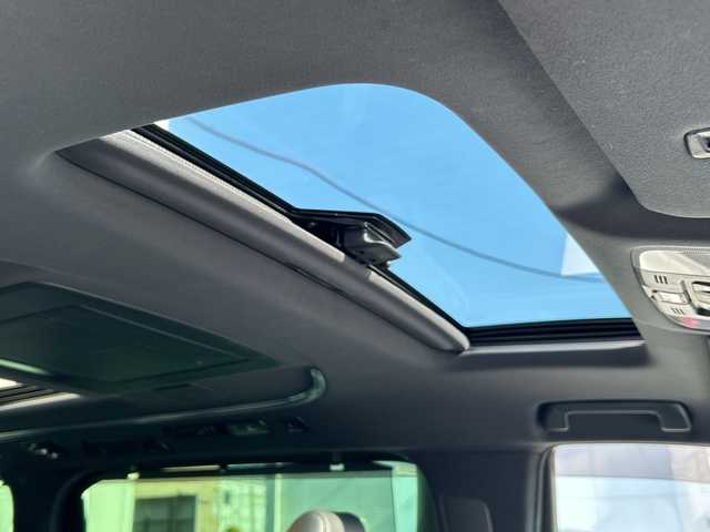 トヨタ ヴェルファイア ハイブリット エグゼクティブ ラウンジ 東京都 2018(平30)年 5.7万km ホワイトパールクリスタルシャイン モデリスタフルエアロ/ツインムーンルーフ/純正SDナビ/　Bluetooth/フルセグTV/DVD/CD/Blu-ray/HDMI/純正フリップダウンモニター/JBLプレミアムサウンドシステム/両側パワースライドドア/ビルトインETC2.0/レーダークルーズコントロール/パノラミックビューモニター/デジタルインナーミラー/プリクラッシュセーフティ/レーントレーシングアシスト/ロードサインアシスト/アダプティブハイビームシステム/レザーシート/パワーシート/シートヒーター/シートクーラー/インテリジェントクリアランスソナー/ブラインドスポットモニター/デジタルインナーミラー/パワーバックドア/3眼LEDヘットライト/LEDフォグランプ/LEDコーナリングランプ/シーケンシャルターンランプ/純正17インチアルミホイール/ステアリングヒーター/ステアリングスイッチ/置くだけ充電/AC100V電源/スペアキー×3/後席サンシェード/プッシュスタート/スマートキー/電動オート格納ミラー/ウインカーミラー/フロアマット/ドアバイザー/保証書/取扱説明書