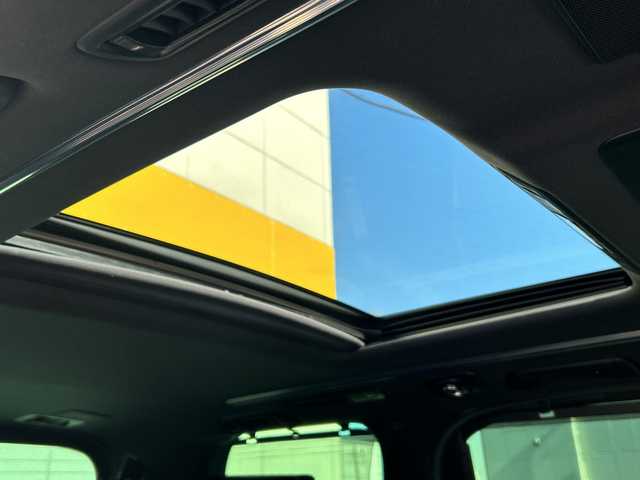 トヨタ ヴェルファイア ハイブリット エグゼクティブ ラウンジ 東京都 2018(平30)年 5.7万km ホワイトパールクリスタルシャイン モデリスタフルエアロ/ツインムーンルーフ/純正SDナビ/　Bluetooth/フルセグTV/DVD/CD/Blu-ray/HDMI/純正フリップダウンモニター/JBLプレミアムサウンドシステム/両側パワースライドドア/ビルトインETC2.0/レーダークルーズコントロール/パノラミックビューモニター/デジタルインナーミラー/プリクラッシュセーフティ/レーントレーシングアシスト/ロードサインアシスト/アダプティブハイビームシステム/レザーシート/パワーシート/シートヒーター/シートクーラー/インテリジェントクリアランスソナー/ブラインドスポットモニター/デジタルインナーミラー/パワーバックドア/3眼LEDヘットライト/LEDフォグランプ/LEDコーナリングランプ/シーケンシャルターンランプ/純正17インチアルミホイール/ステアリングヒーター/ステアリングスイッチ/置くだけ充電/AC100V電源/スペアキー×3/後席サンシェード/プッシュスタート/スマートキー/電動オート格納ミラー/ウインカーミラー/フロアマット/ドアバイザー/保証書/取扱説明書