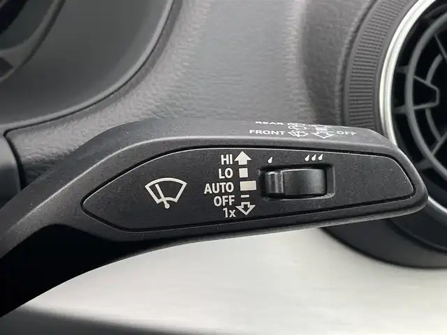 アウディ Ｑ２ 30TFSIスポーツ 三重県 2020(令2)年 6.4万km グレイシアホワイトメタリック ACC/純正ナビ/バックカメラ/フルセグTV/シートヒーター/社外ドライブレコーダー/純正17インチアルミホイール/Bluetooth/ETC/LEDライト/バーチャルコックピット/電動リアゲート/保証書/取扱説明書/スペアキー1本