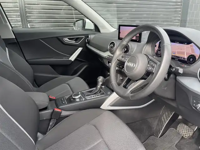 アウディ Ｑ２ 30TFSIスポーツ 三重県 2020(令2)年 6.4万km グレイシアホワイトメタリック ACC/純正ナビ/バックカメラ/フルセグTV/シートヒーター/社外ドライブレコーダー/純正17インチアルミホイール/Bluetooth/ETC/LEDライト/バーチャルコックピット/電動リアゲート/保証書/取扱説明書/スペアキー1本