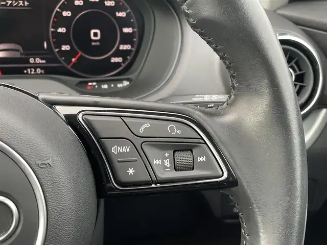 アウディ Ｑ２ 30TFSIスポーツ 三重県 2020(令2)年 6.4万km グレイシアホワイトメタリック ACC/純正ナビ/バックカメラ/フルセグTV/シートヒーター/社外ドライブレコーダー/純正17インチアルミホイール/Bluetooth/ETC/LEDライト/バーチャルコックピット/電動リアゲート/保証書/取扱説明書/スペアキー1本